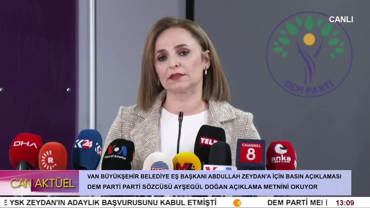 Dem Parti Van Büyükşehir Belediyesi Eş Başkanı Abdullah Zeydan’la ilgili basın açıklaması yapıyor, 
Dem Parti sözcüsü Ayşegül Doğan Açıklama Yapıyor.