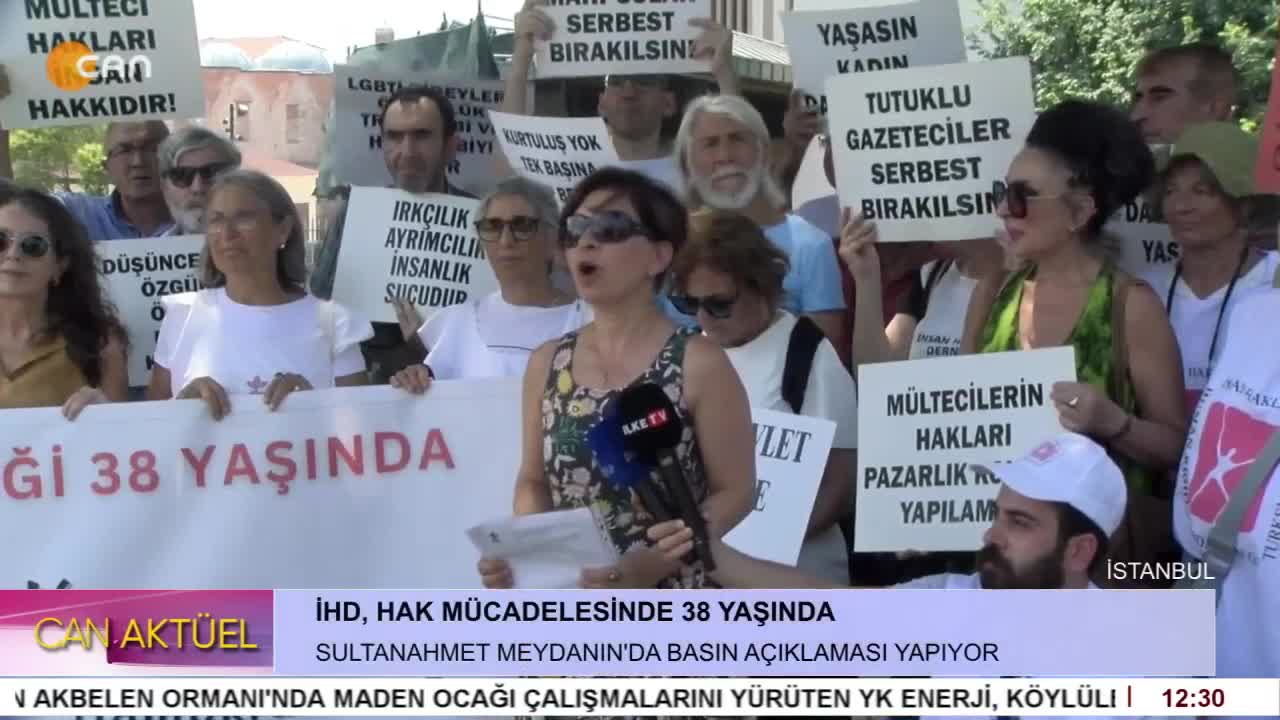 İHD, Hak Mücadelesinde 38 Yaşında, 
Sultanahmet Meydanın'da Basın Açıklaması Yapıyor. - CANTV