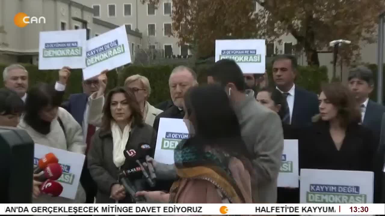 - DEM PARTİ MİLLETCEKİLLERİ İÇİŞLERİ BAKANLIĞI ÖNÜNDE KAYYUM DARBESİNE İLİŞKİN AÇIKLAMA YAPTI
- ' MUNZUR BABA'NIN TAŞINA, TOPRAĞINA, SUYUNA HİÇ KİMSE DOKUNAMAZ - CANTV