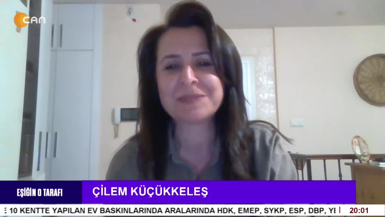 - HDK'ye Yönelik Operasyonlar Ne Anlama Geliyor ?
- Barış İçin Umutlu Olmalı Mıyız ?
- Bu Sürecin Önceki Dönem Çözüm Sürecinden Farkı Nedir ?
- Aleviler Ve Kadınlar Sürece Nasıl Katkı Sunmalı ?
- Çilem Küçükkeleş İle Eşiğin O Tarafı Programının Konuğu DBP Eş Genel Başkanı - CANTV